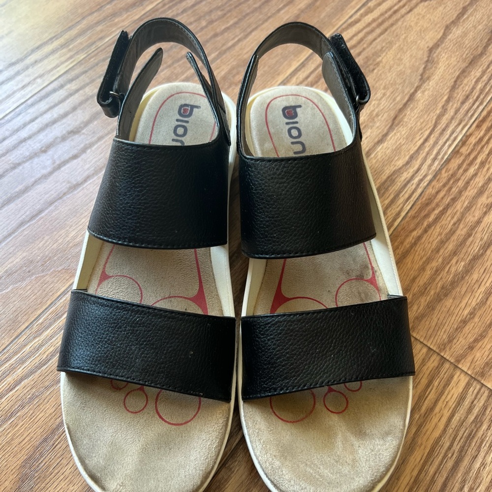 Bionica Black Sandals with Cushioned Footbed